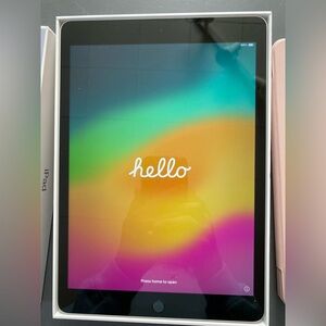 NWOT IPAD  9TH GENERATION 64GB SILVER WITH PROTECTIVE CASE